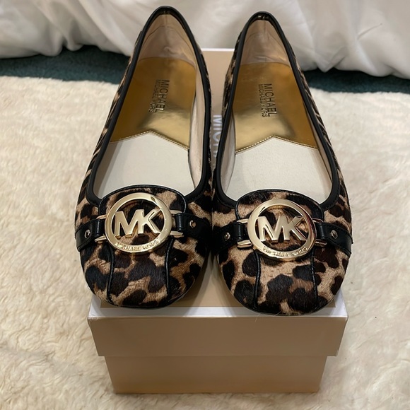 NWOT Michael Kors women’s shoes with animal print - Picture 3 of 4